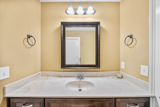 531 Stonegate Dr, Clarksville, TN 37043