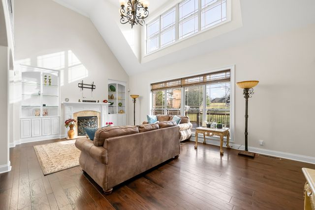 531 Stonegate Dr, Clarksville, TN 37043