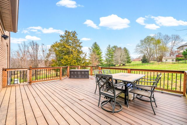 531 Stonegate Dr, Clarksville, TN 37043