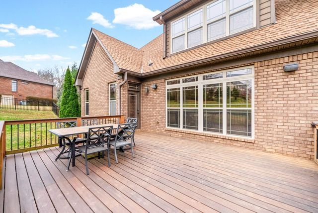 531 Stonegate Dr, Clarksville, TN 37043