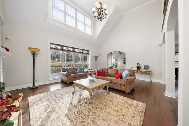 531 Stonegate Dr, Clarksville, TN 37043