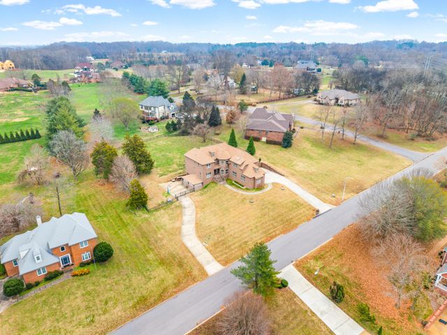 531 Stonegate Dr, Clarksville, TN 37043