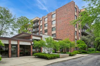 9560 Gross Point Road 409B, Skokie, IL 60076