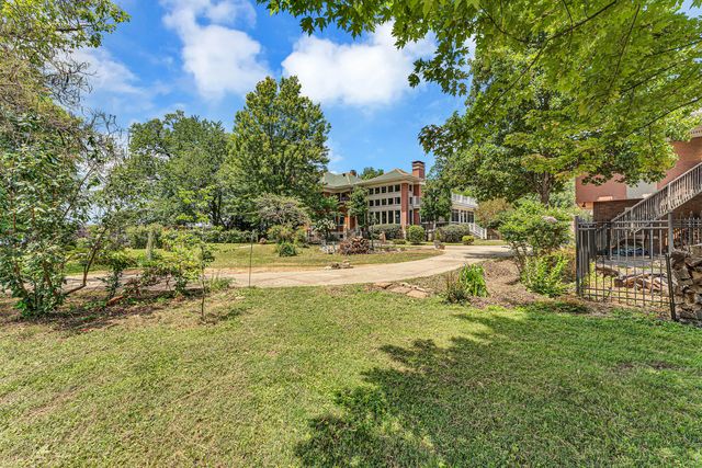 1414 N Benton Avenue, Springfield, MO 65802