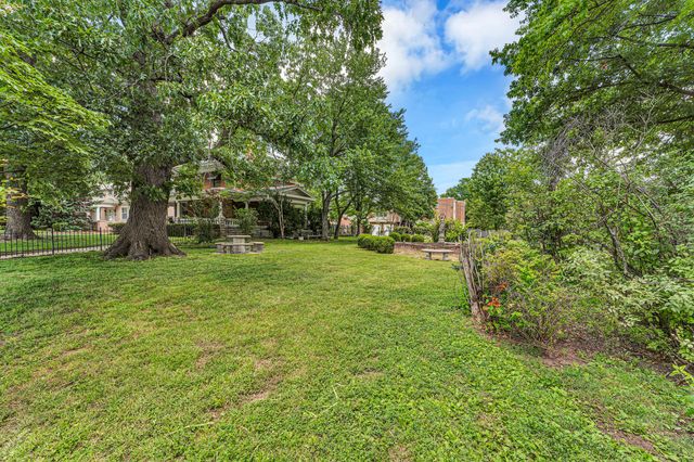 1414 N Benton Avenue, Springfield, MO 65802