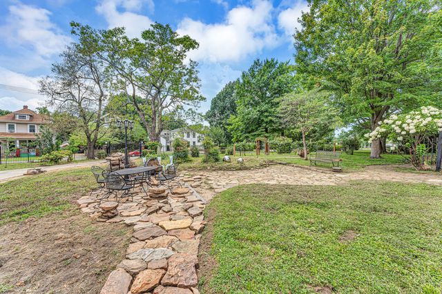 1414 N Benton Avenue, Springfield, MO 65802