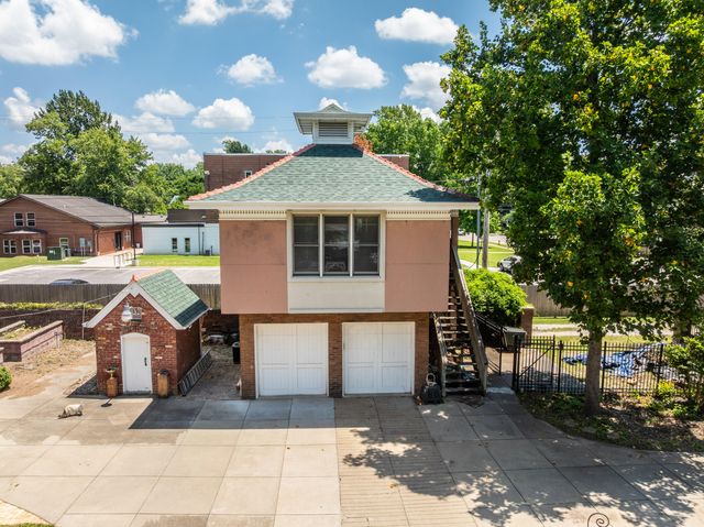 1414 N Benton Avenue, Springfield, MO 65802