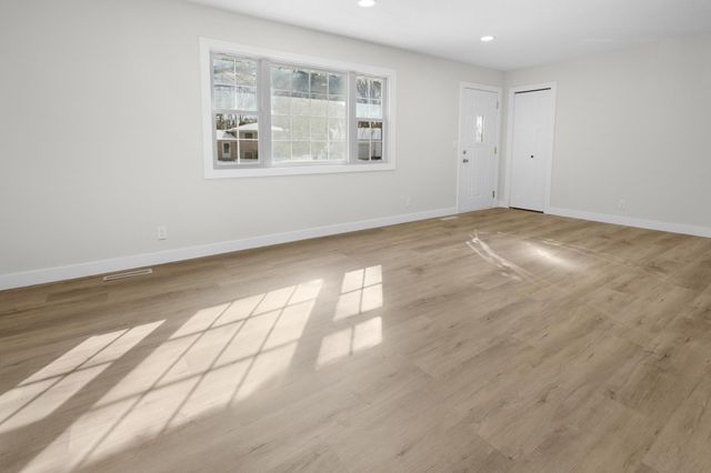 809 Oak Ridge Point NE, Blaine, MN 55434