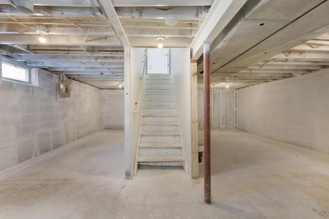 809 Oak Ridge Point NE, Blaine, MN 55434