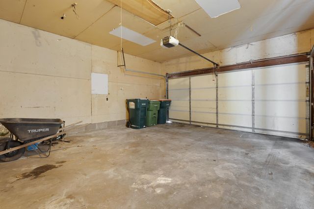 809 Oak Ridge Point NE, Blaine, MN 55434