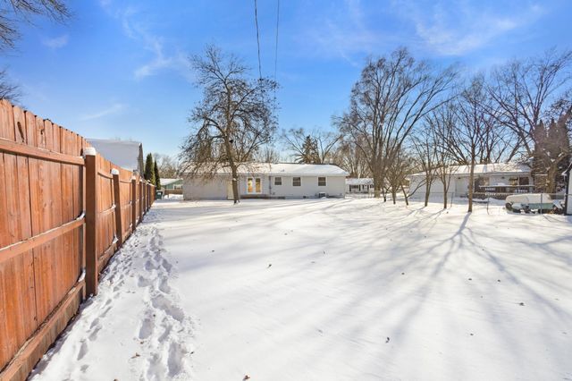 809 Oak Ridge Point NE, Blaine, MN 55434