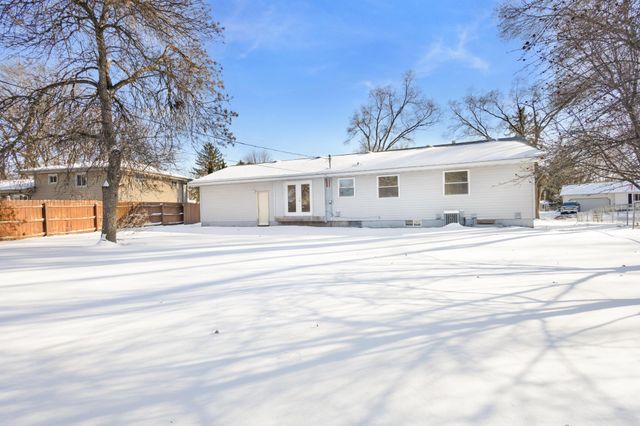 809 Oak Ridge Point NE, Blaine, MN 55434