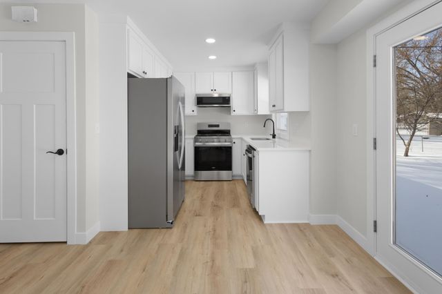 809 Oak Ridge Point NE, Blaine, MN 55434