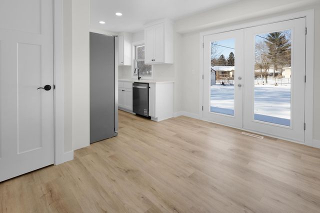 809 Oak Ridge Point NE, Blaine, MN 55434