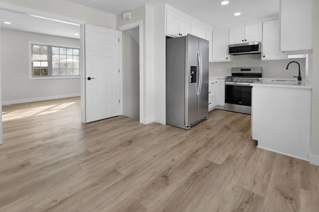 809 Oak Ridge Point NE, Blaine, MN 55434