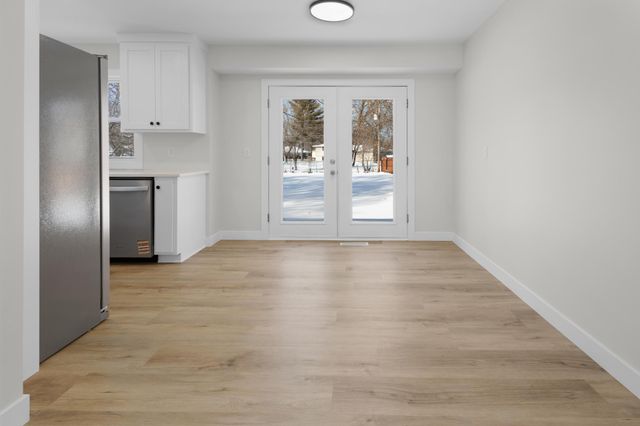 809 Oak Ridge Point NE, Blaine, MN 55434