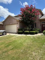 2100 Leandra Lane, Fort Worth, TX 76131