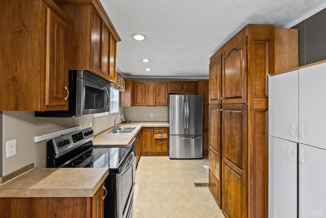 1690 Poorhouse Creek Road, Appomattox, VA 24522