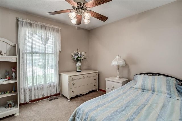 3401 Gateway Drive, Independence, MO 64057