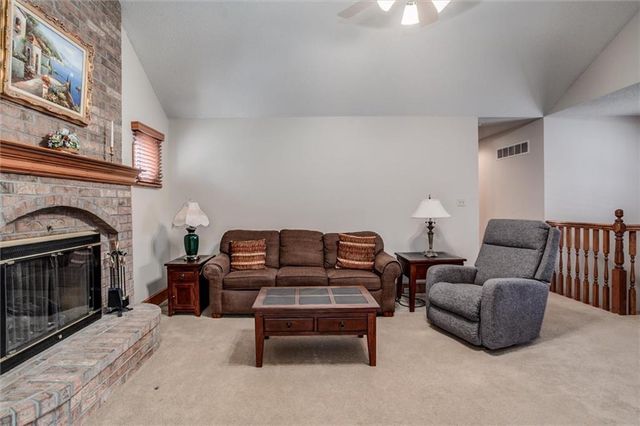 3401 Gateway Drive, Independence, MO 64057