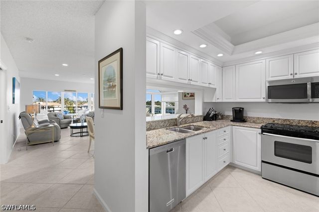255 Park Shore DR 3-341, Naples, FL 34103