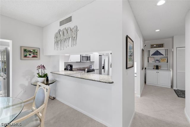 255 Park Shore DR 3-341, Naples, FL 34103