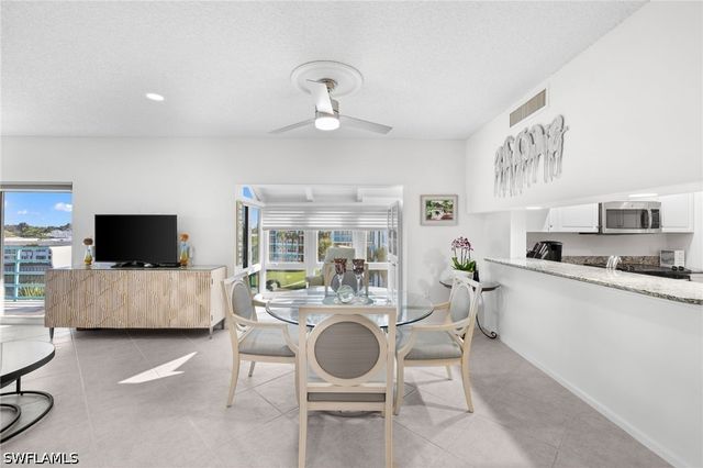 255 Park Shore DR 3-341, Naples, FL 34103