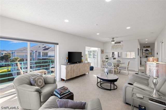 255 Park Shore DR 3-341, Naples, FL 34103