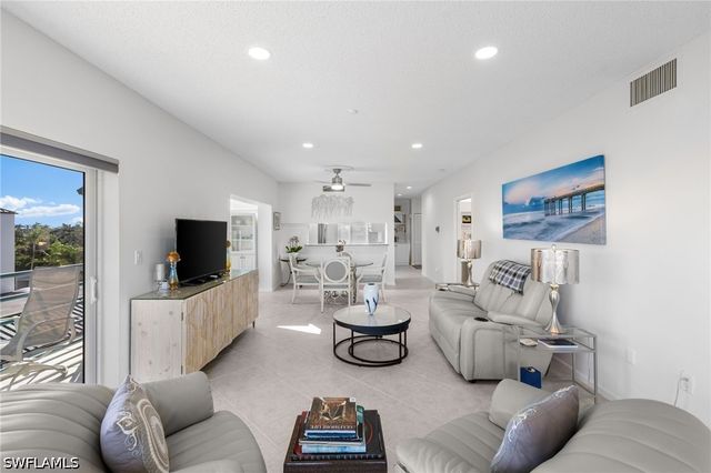 255 Park Shore DR 3-341, Naples, FL 34103