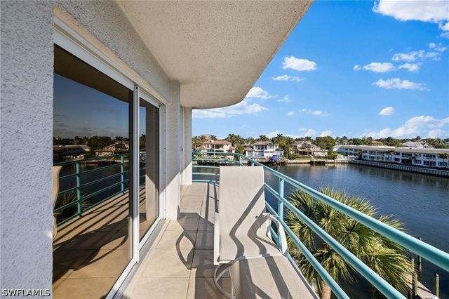 255 Park Shore DR 3-341, Naples, FL 34103