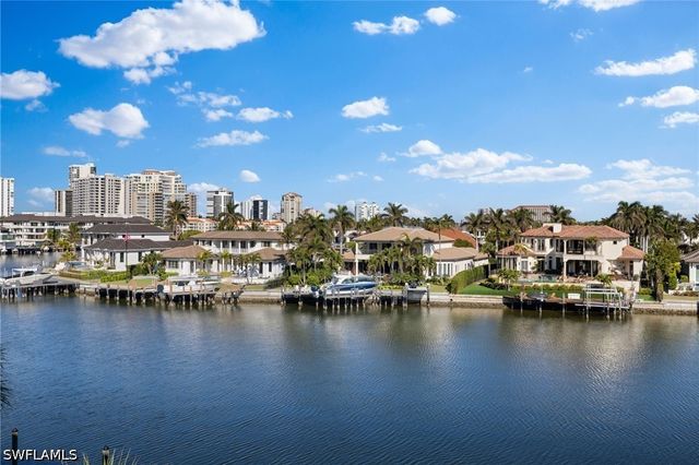 255 Park Shore DR 3-341, Naples, FL 34103