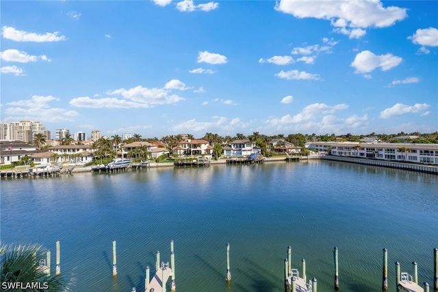 255 Park Shore DR 3-341, Naples, FL 34103