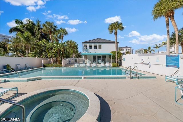 255 Park Shore DR 3-341, Naples, FL 34103