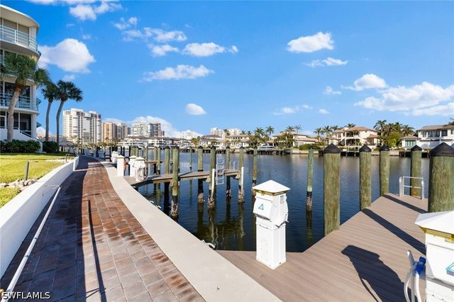 255 Park Shore DR 3-341, Naples, FL 34103