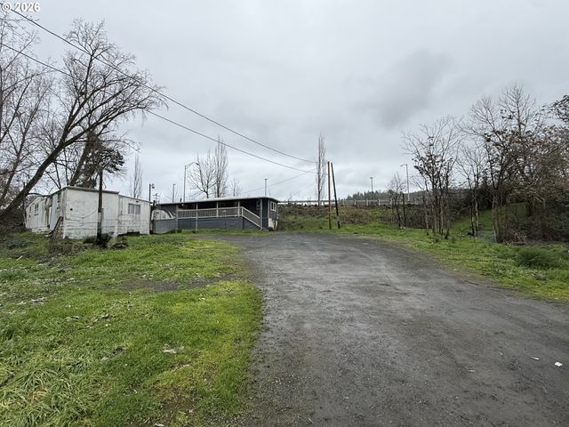 1713 Se MILL St, Roseburg, OR 97470
