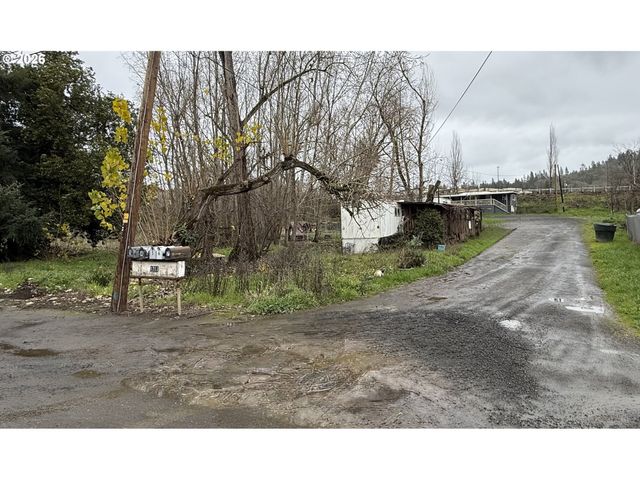 1713 Se MILL St, Roseburg, OR 97470