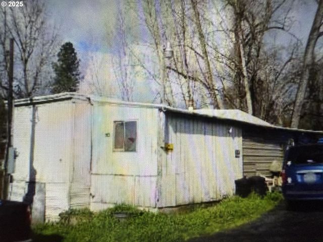 1713 Se MILL St, Roseburg, OR 97470