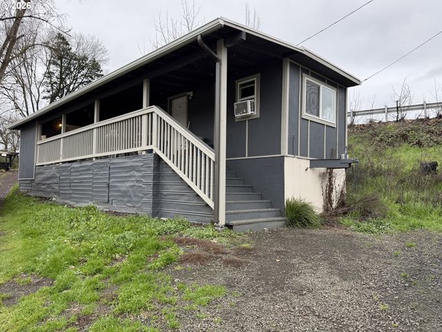 1713 Se MILL St, Roseburg, OR 97470