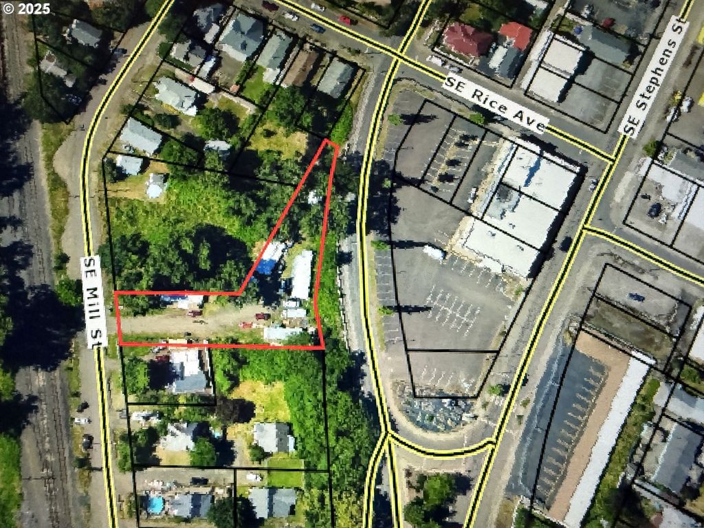 1713 Se MILL St, Roseburg, OR 97470