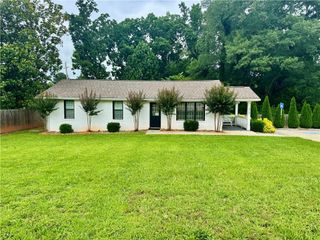 372 Broadway Avenue, Braselton, GA 30517