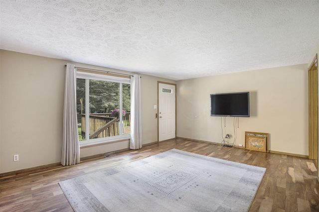 6371 Wood School Road, Freeport, MI 49325