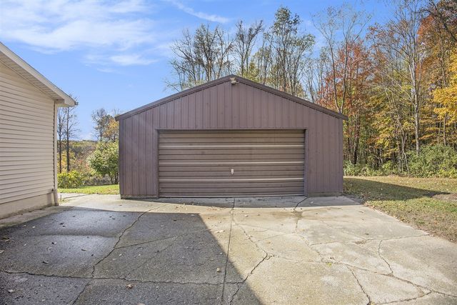 6371 Wood School Road, Freeport, MI 49325