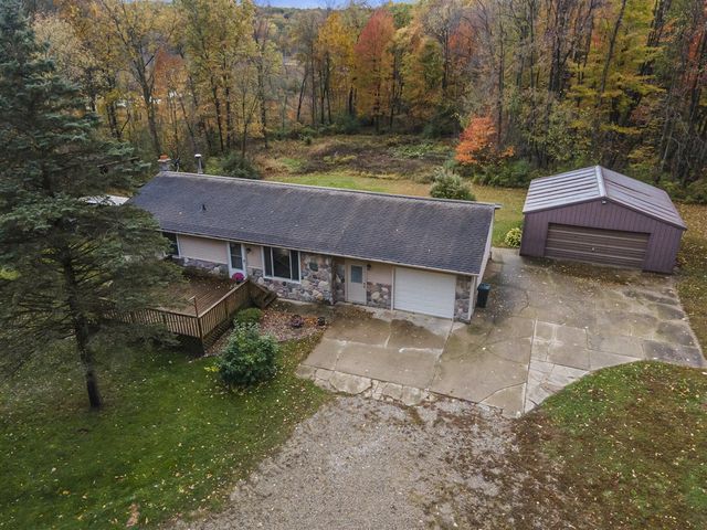 6371 Wood School Road, Freeport, MI 49325