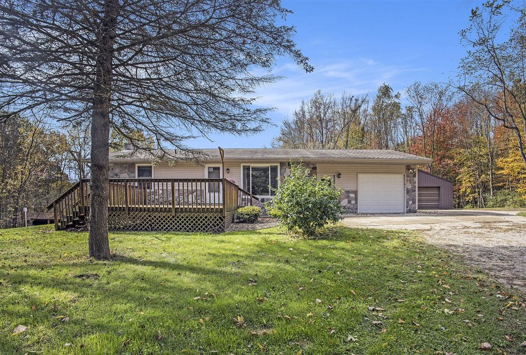 6371 Wood School Road, Freeport, MI 49325