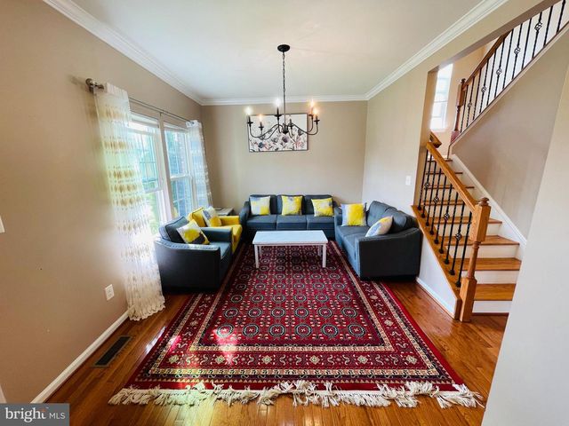 3214 FLEDGLING CIR, Woodbridge, VA 22193