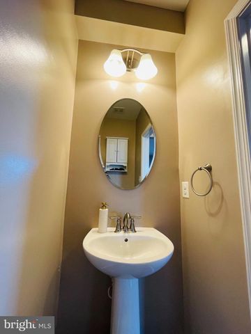 3214 FLEDGLING CIR, Woodbridge, VA 22193