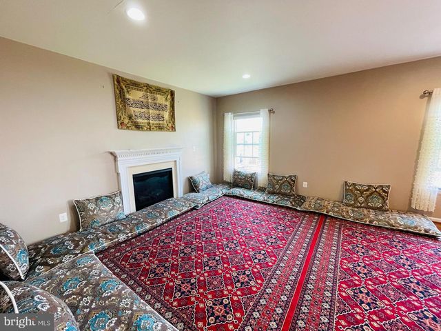 3214 FLEDGLING CIR, Woodbridge, VA 22193