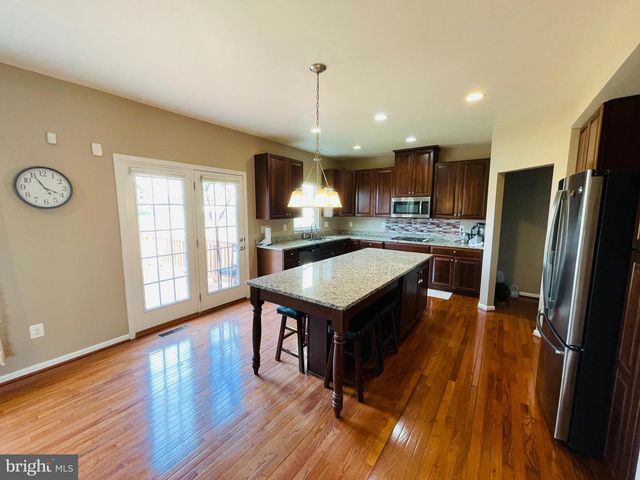 3214 FLEDGLING CIR, Woodbridge, VA 22193