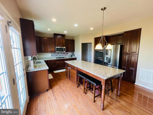 3214 FLEDGLING CIR, Woodbridge, VA 22193