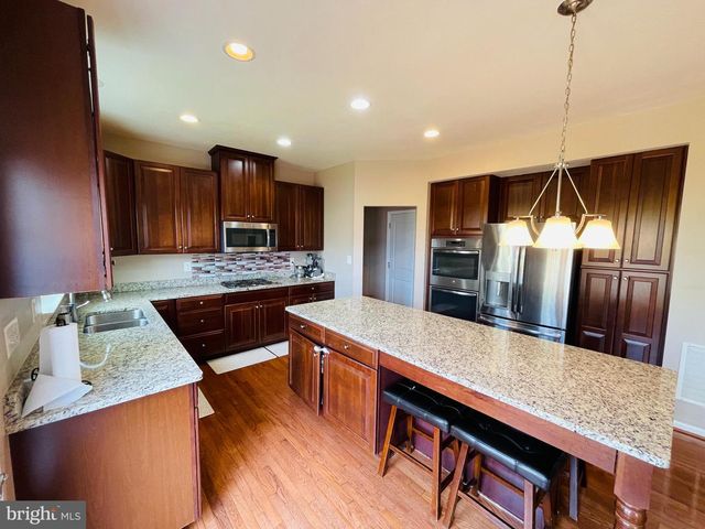 3214 FLEDGLING CIR, Woodbridge, VA 22193